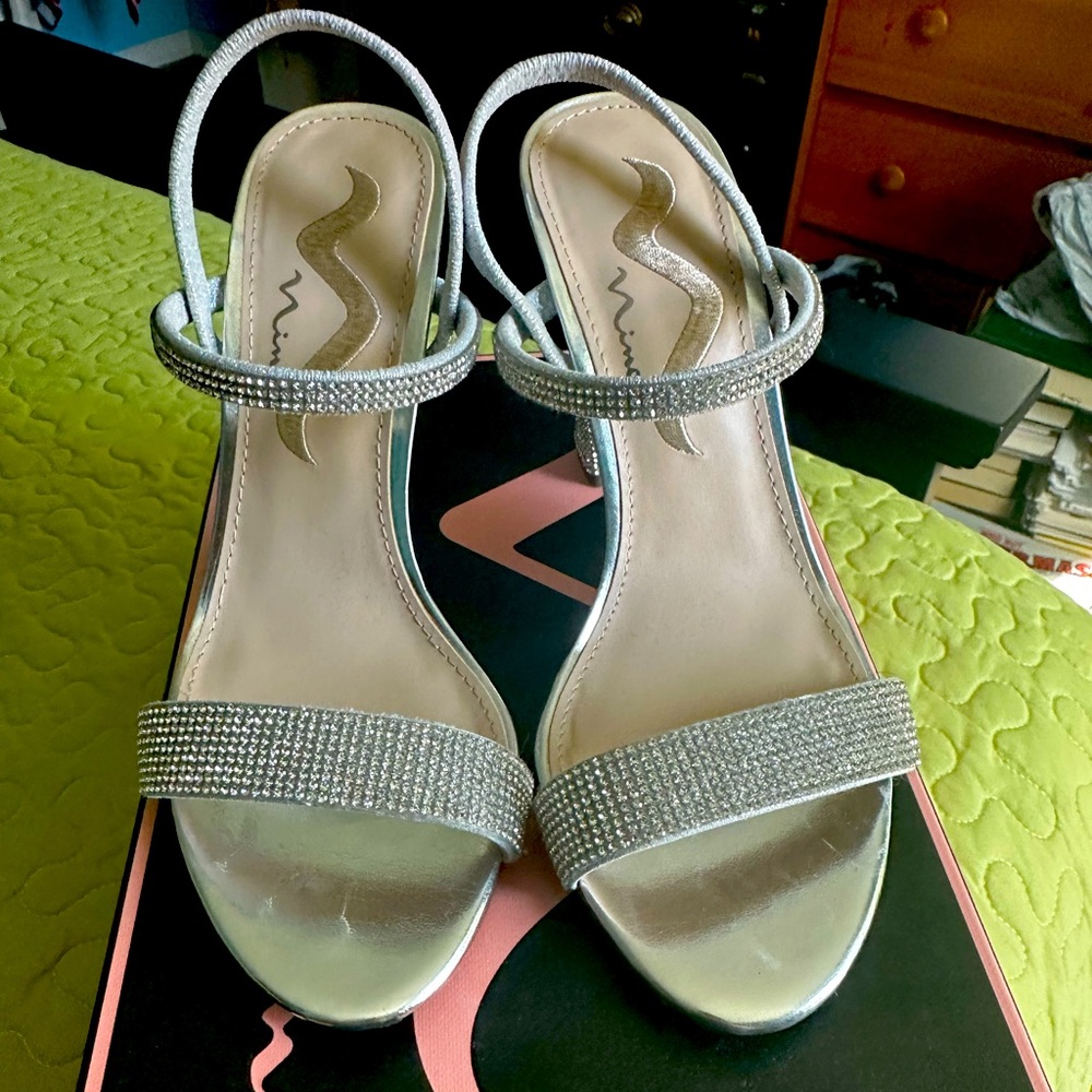 New without tags Silver dressy heels